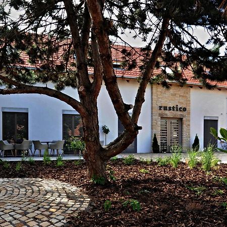 Penzion Rustico S.R.O. Bucovice Bagian luar foto